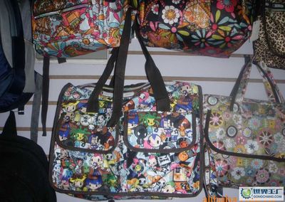 主營產(chǎn)品_河北紅梅箱包布鞋加工廠