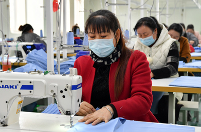 社區(qū)工廠有序復工 助力百姓脫貧增收