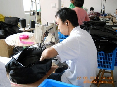 【供應(yīng)600D牛津布手袋生產(chǎn)加工 義烏箱包手袋加工廠】?jī)r(jià)格,廠家,圖片,家居用品加工,義烏市周江箱包廠-